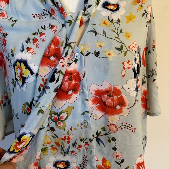 Rachel Zoe floral short sleeve tie front button down top - Picture 3 of 4